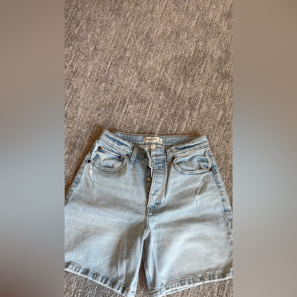 Abercrombie & Fitch Curve Love The” 7”Dad Short Hight Rise 27/4 light blue NWT